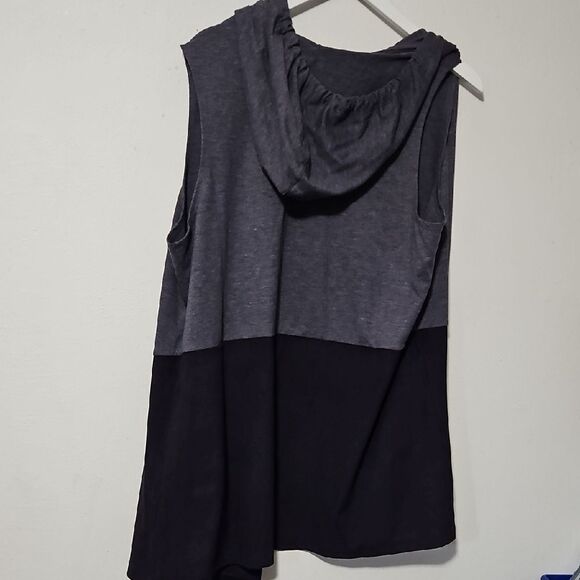 LOGO by Lori Goldstein Gray and Black Sleeveless Hoodie - Picture 7 of 8
